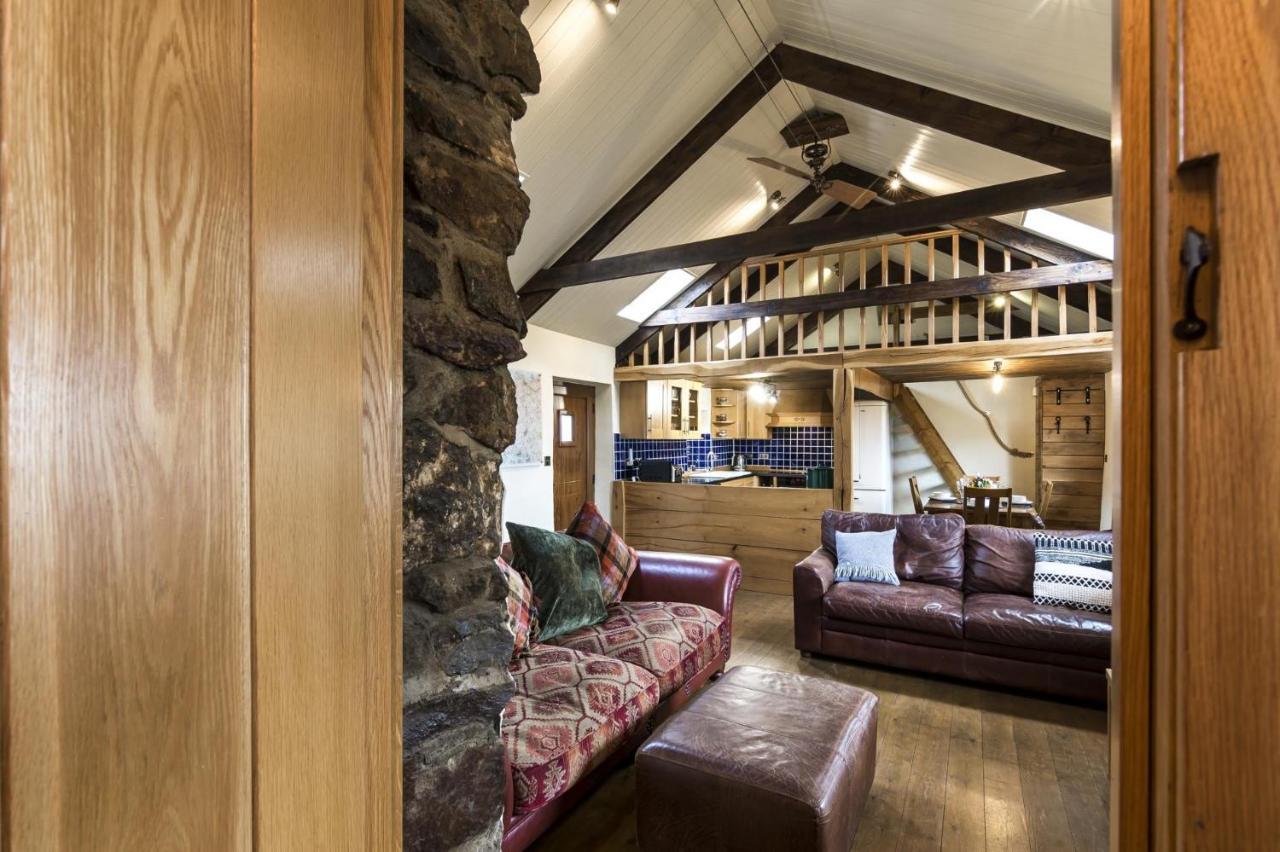 Foxglove - Luxurious Barn Conversion - Blossom Farm Johnston Экстерьер фото