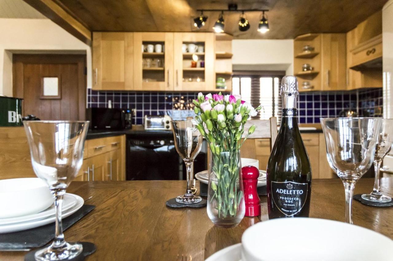 Foxglove - Luxurious Barn Conversion - Blossom Farm Johnston Экстерьер фото
