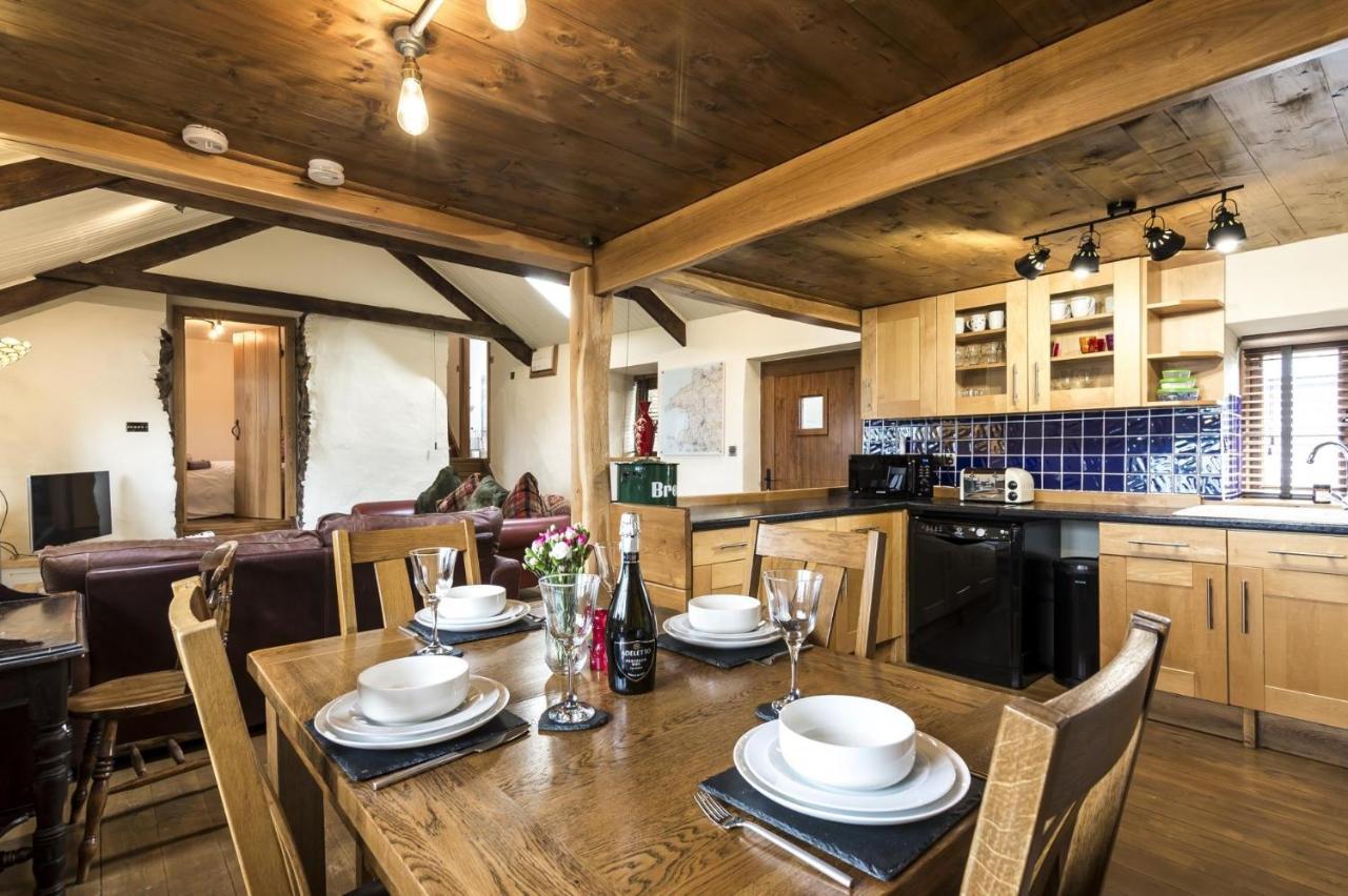 Foxglove - Luxurious Barn Conversion - Blossom Farm Johnston Экстерьер фото