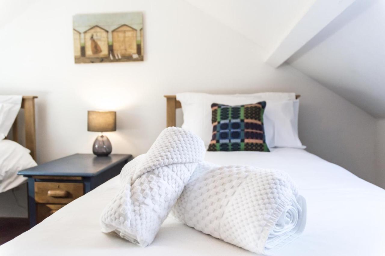 Foxglove - Luxurious Barn Conversion - Blossom Farm Johnston Экстерьер фото
