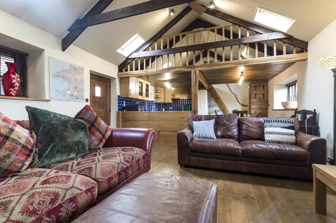 Foxglove - Luxurious Barn Conversion - Blossom Farm Johnston Экстерьер фото