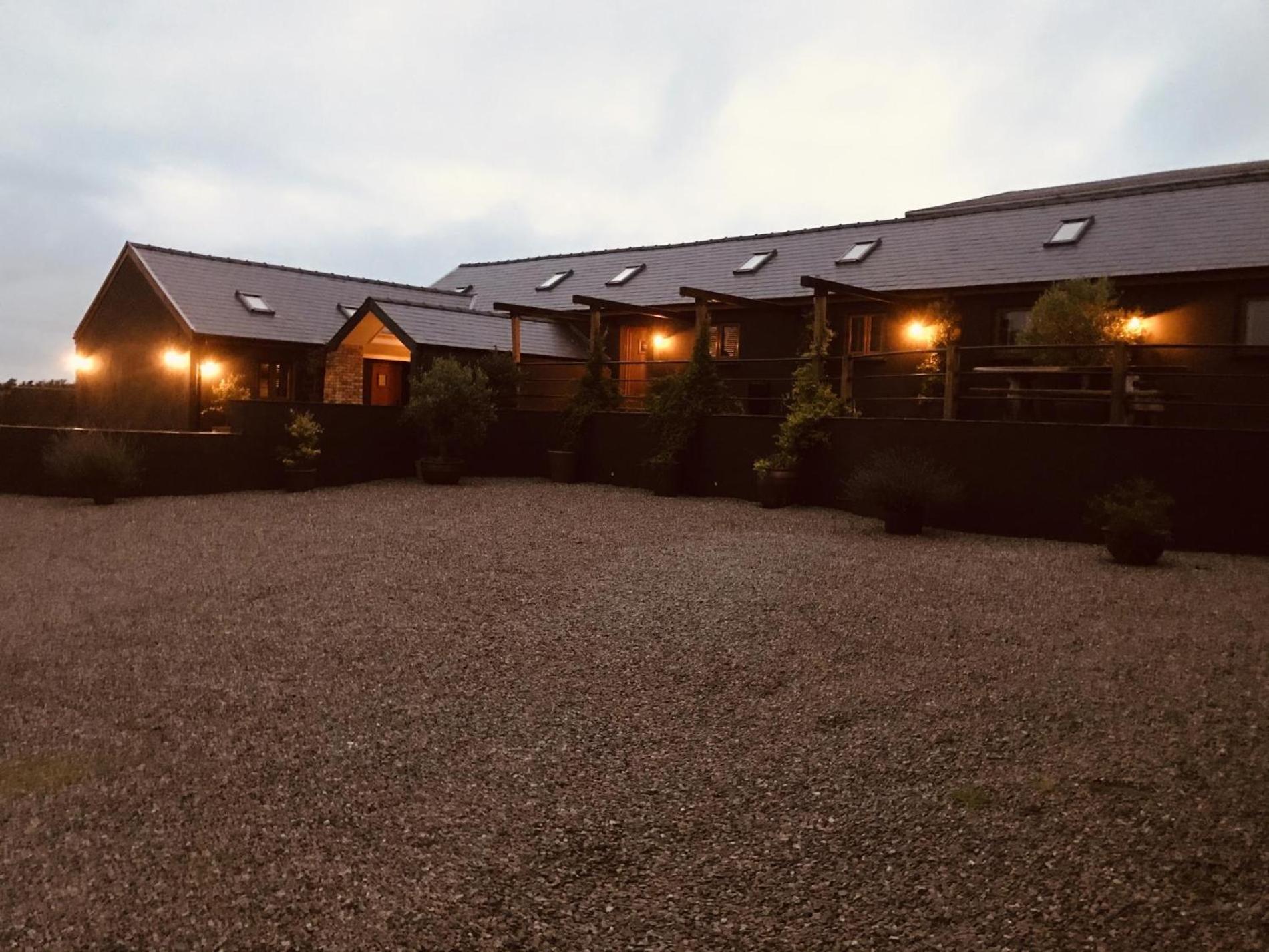 Foxglove - Luxurious Barn Conversion - Blossom Farm Johnston Экстерьер фото